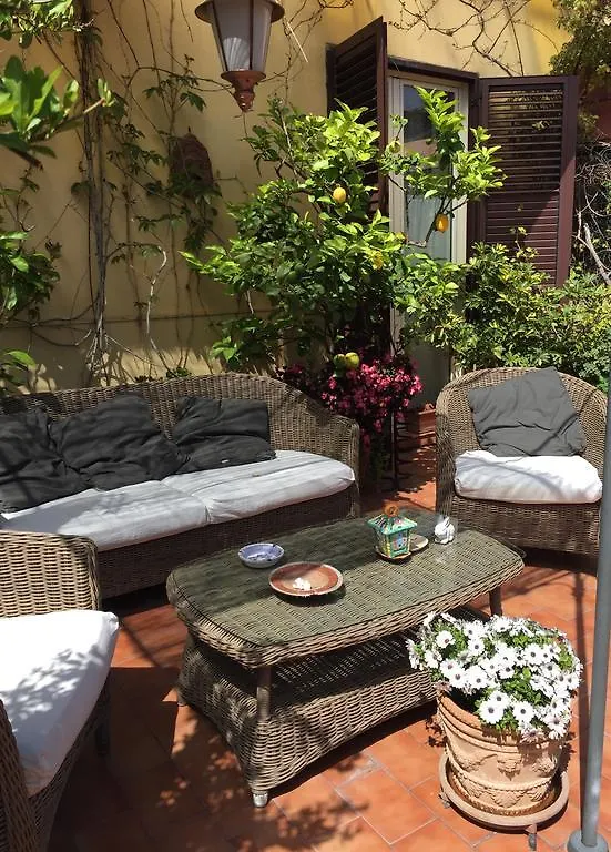 مبيت وإفطار نابولي Terrazza Duomo 3*,  إيطاليا